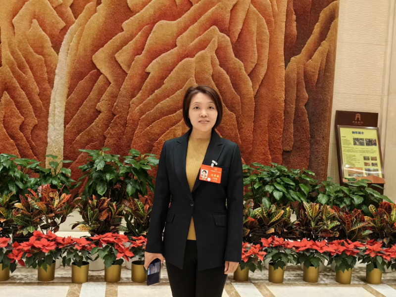 全國(guó)人大代表馮麗朝赴京參會(huì)提建議盡職責(zé)